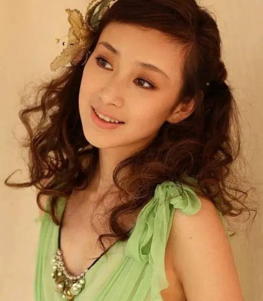 精神分裂"病症的心理学博士纪雪菲等等;《不要和陌生人说话》中刘薇