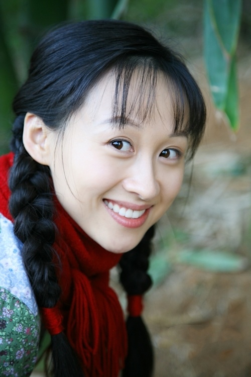 她不仅出演了《大江大河》系列中韦春红一角,还在《相逢时节》中,出演