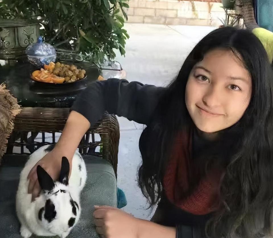 我混血女孩,父亲是美国人,母亲是中国人,发现两国教育确实不同