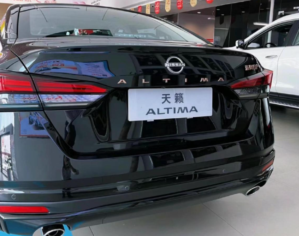 东风日产天籁黑金版,质感显精致,2.0l动力,舒适配置下放