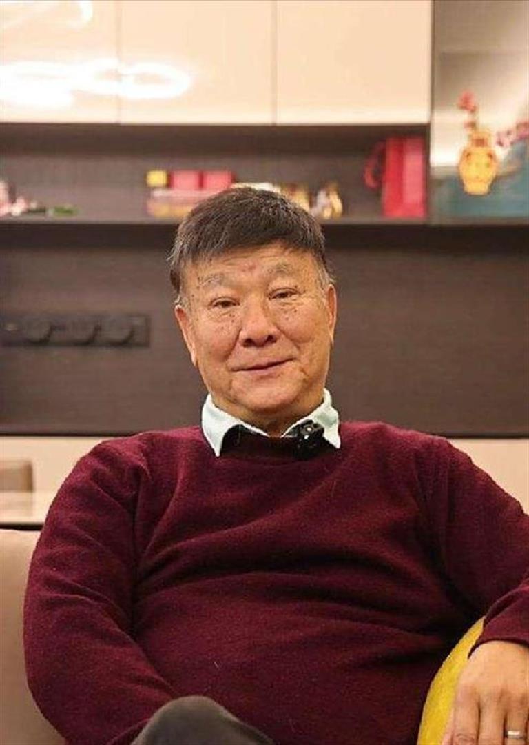 73岁李修贤：老到认不出，住3层豪华别墅，带3个混血外孙当网红_腾讯新闻