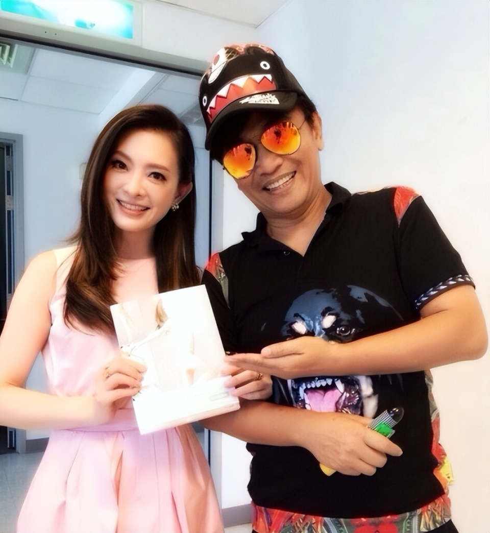 清明将至,辛龙晒刘真生前旧照表达哀思,四年了他还是没有走出来_腾讯