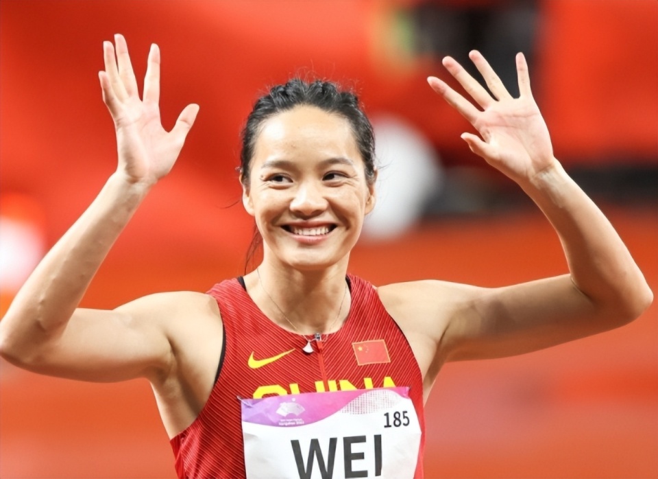 葛曼棋夺女子百米金牌:赛后激动落泪,韦永丽暖心安慰_腾讯新闻