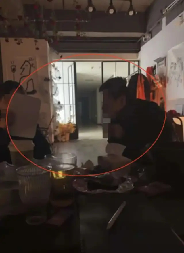 男子酒馆饮酒被女店员偷加96度伏特加致身体损伤