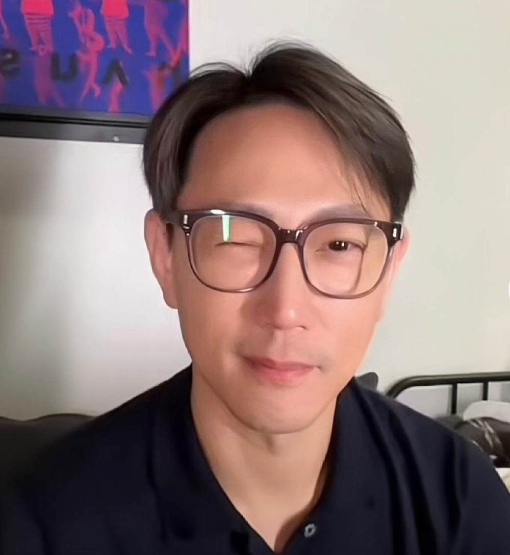 帅气,甚至有网友还觉得他撞脸tvb视帝,香港知名男星狄龙的儿子谭俊彦