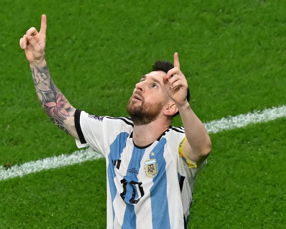 为何梅西被称作球王?