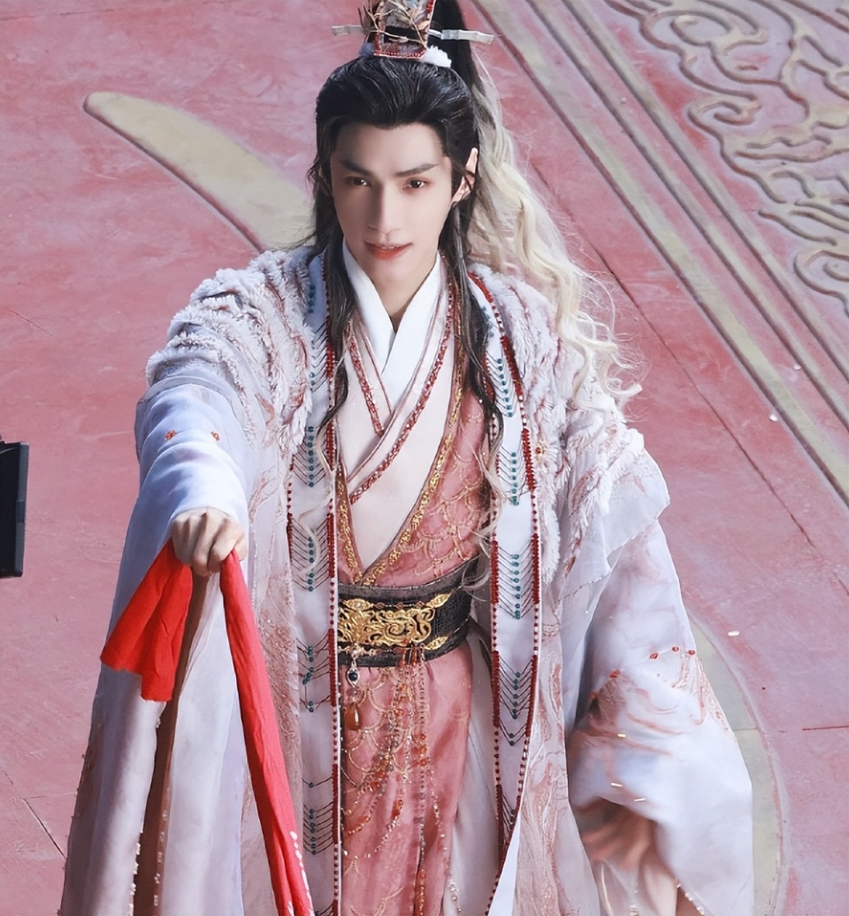 林允《水龙吟》神女造型曝光!和白鹿反差大,罗云熙新照好养眼!