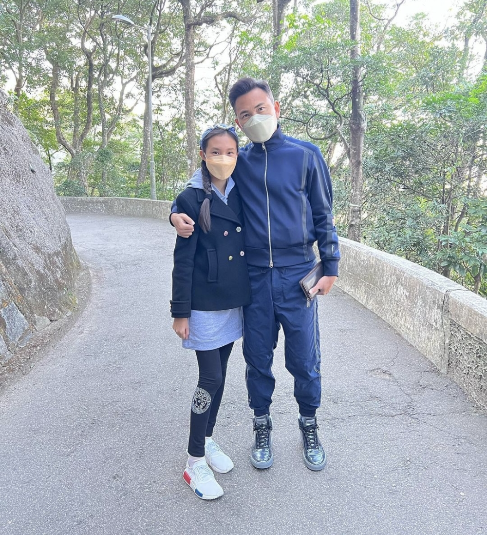林文龙55岁生日获郭可盈母女祝福,一家三口相互依偎,幸福温馨