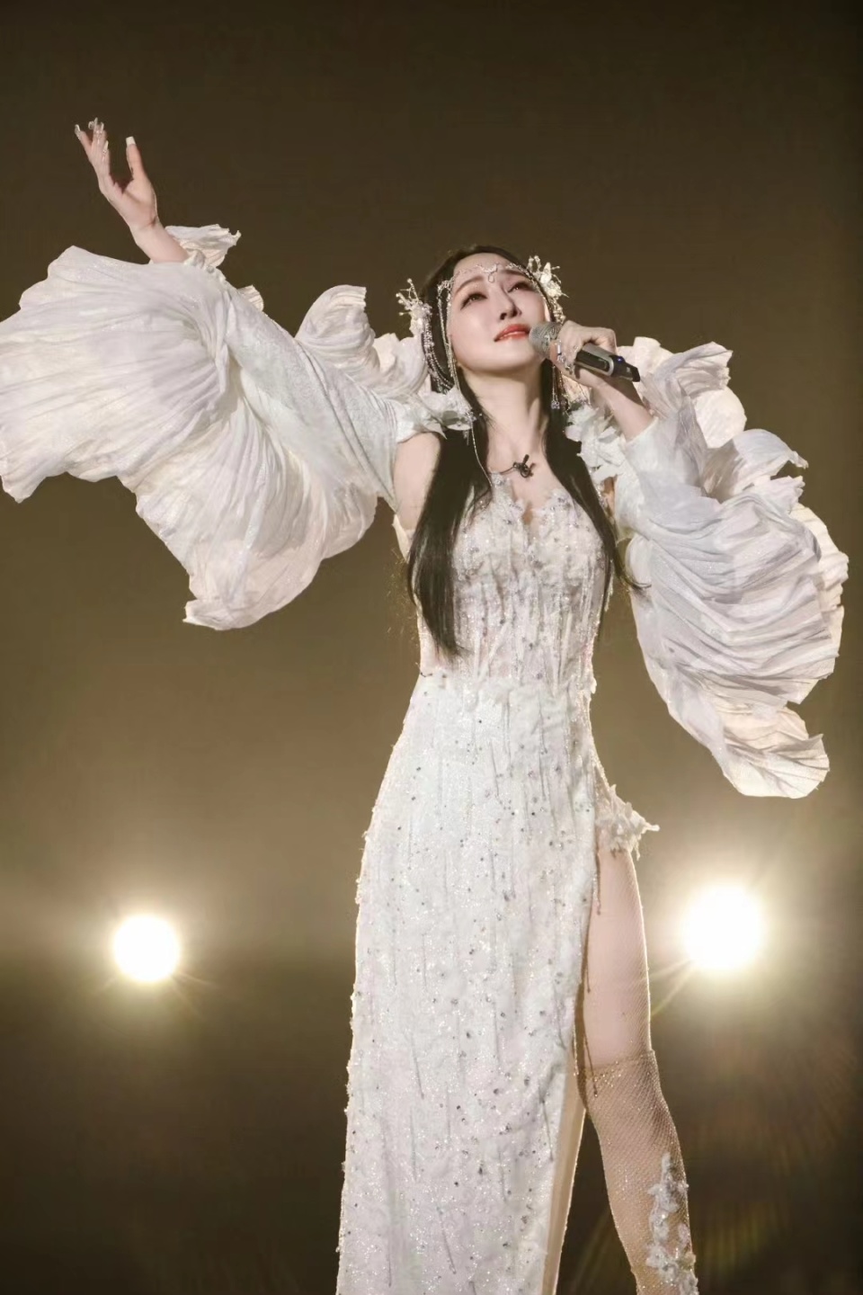 艾玛丁太升真的太敢说了,辣评韩雪和萨顶顶,说浪姐5很多整容脸