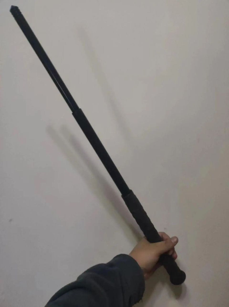 普通人近身格斗自卫防身，为何说短棍是比匕首短刀更好的选择？_腾讯新闻