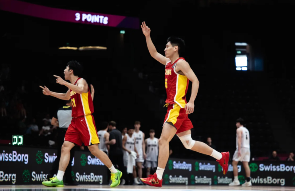 再输22个篮板！U19国青咋赢？四战被狂抢80个前板