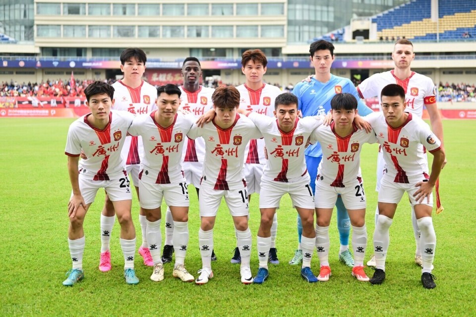 梦回巅峰!广州队旧将集体发威,艾克森助攻,韦世豪梅开二度