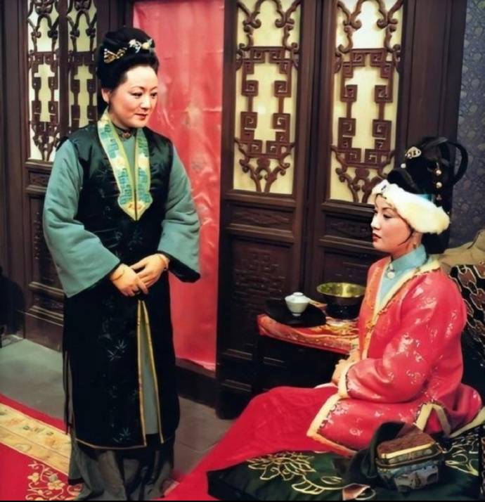 87版《红楼梦》“周瑞家的”扮演者孙彩虹因病逝世，享年77岁_腾讯新闻
