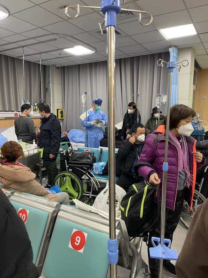 北京大学第三医院、协助就诊名医挂号找黄牛，你挂不到的号我都可以的简单介绍