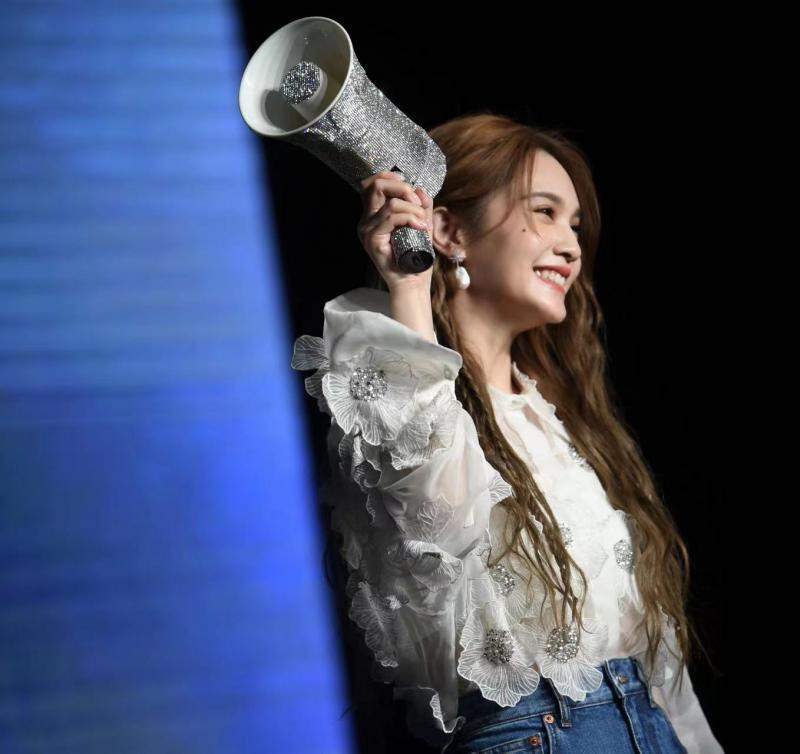 杨丞琳"like a star"巡演启程 要在不完美中呈现完美-腾讯新闻