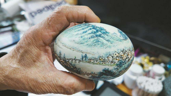 画蛋,王立导还尝试将微型工笔画技术与充满绍兴元素的蚌壳,鱼鳞,蟹壳