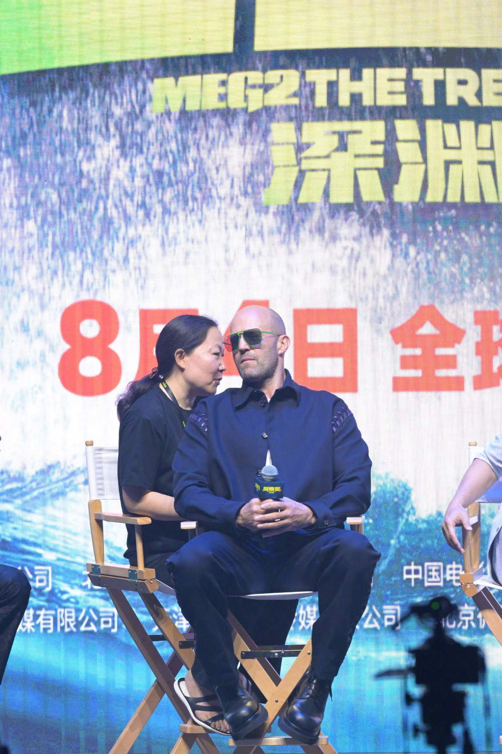 吴京和杰森·斯坦森出席《巨齿鲨2：深渊》上海发布会现场气氛欢快-腾讯新闻