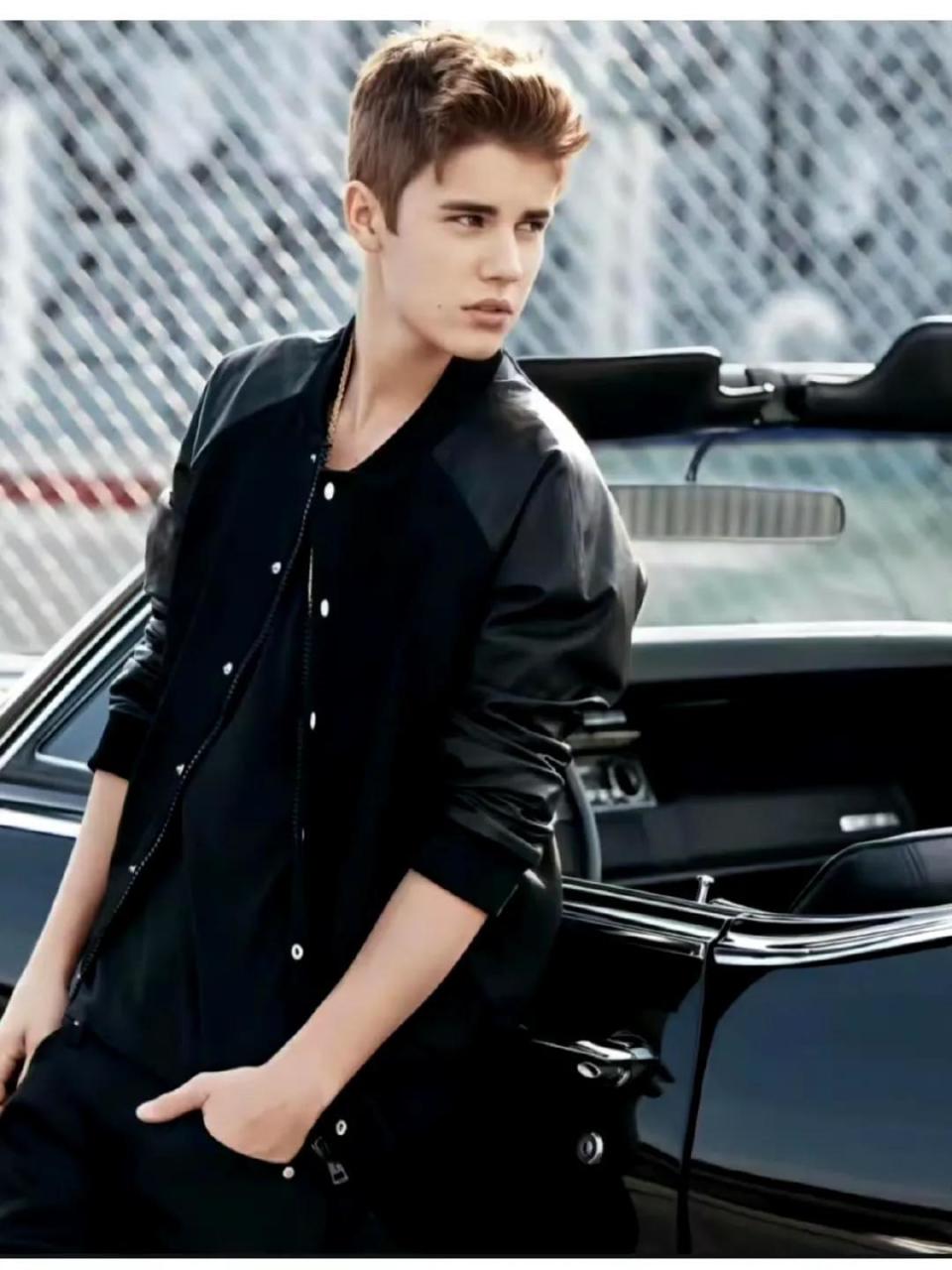 贾斯汀比伯近况曝光头发稀疏断崖式衰老如同行尸走肉一般