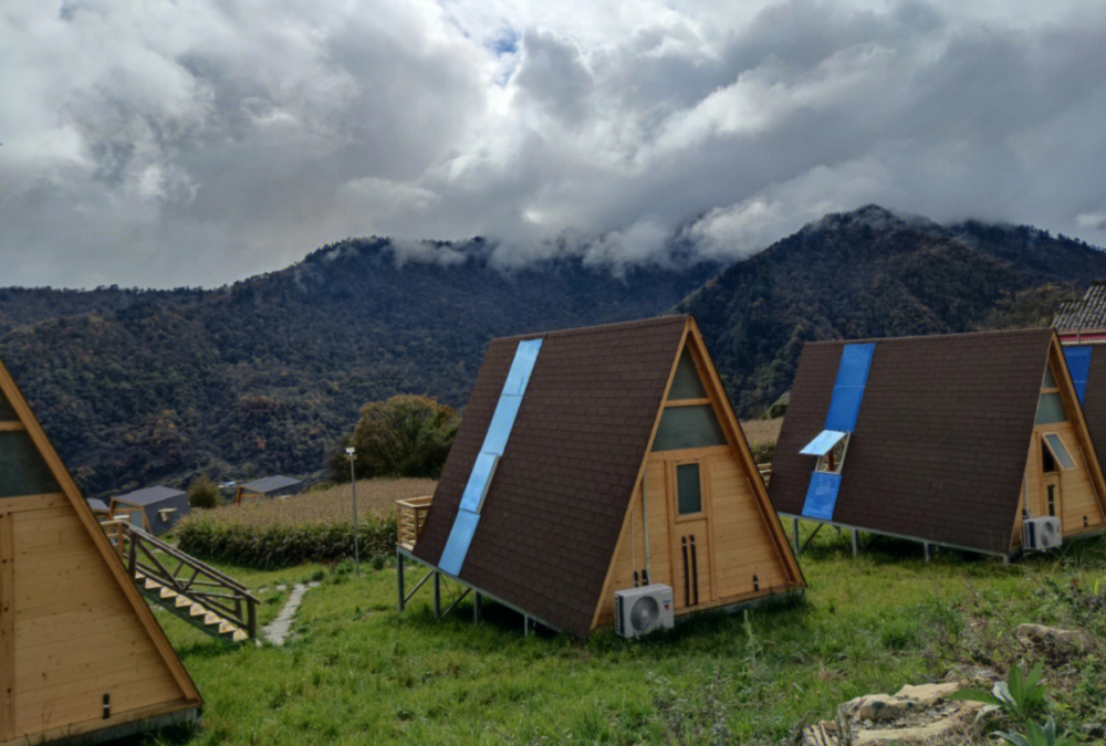 川西红枫岭星空木屋图片