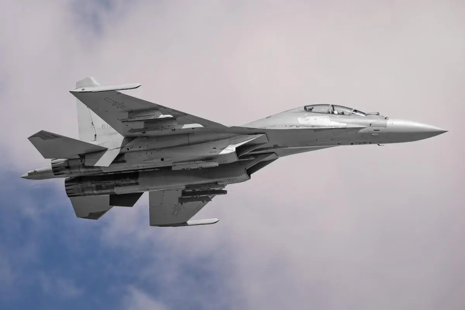 歼16列装第15个作战旅服役规模远超全球同级别战机究竟有多强