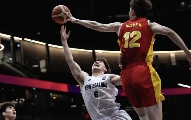 中国巨人基因觉醒！FIBA认证：历史仅4人场均5帽！文班周琦瀚森后是他