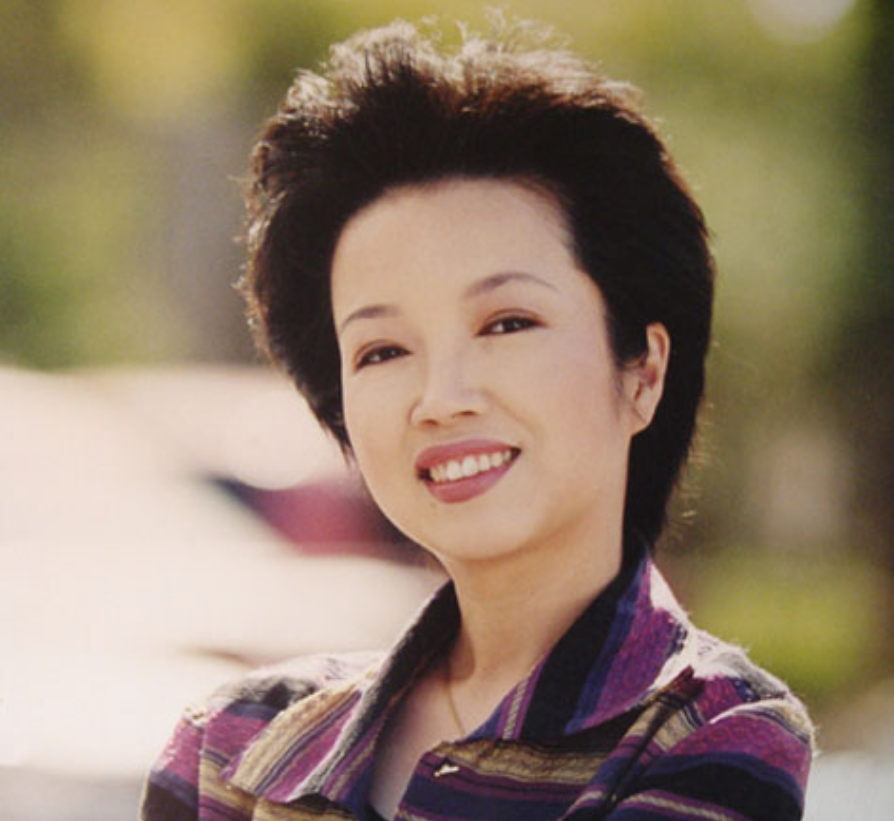 黄薇:与蔡国庆青梅竹马,照顾偏瘫父亲11年,九旬老母让她泪目_腾讯新闻