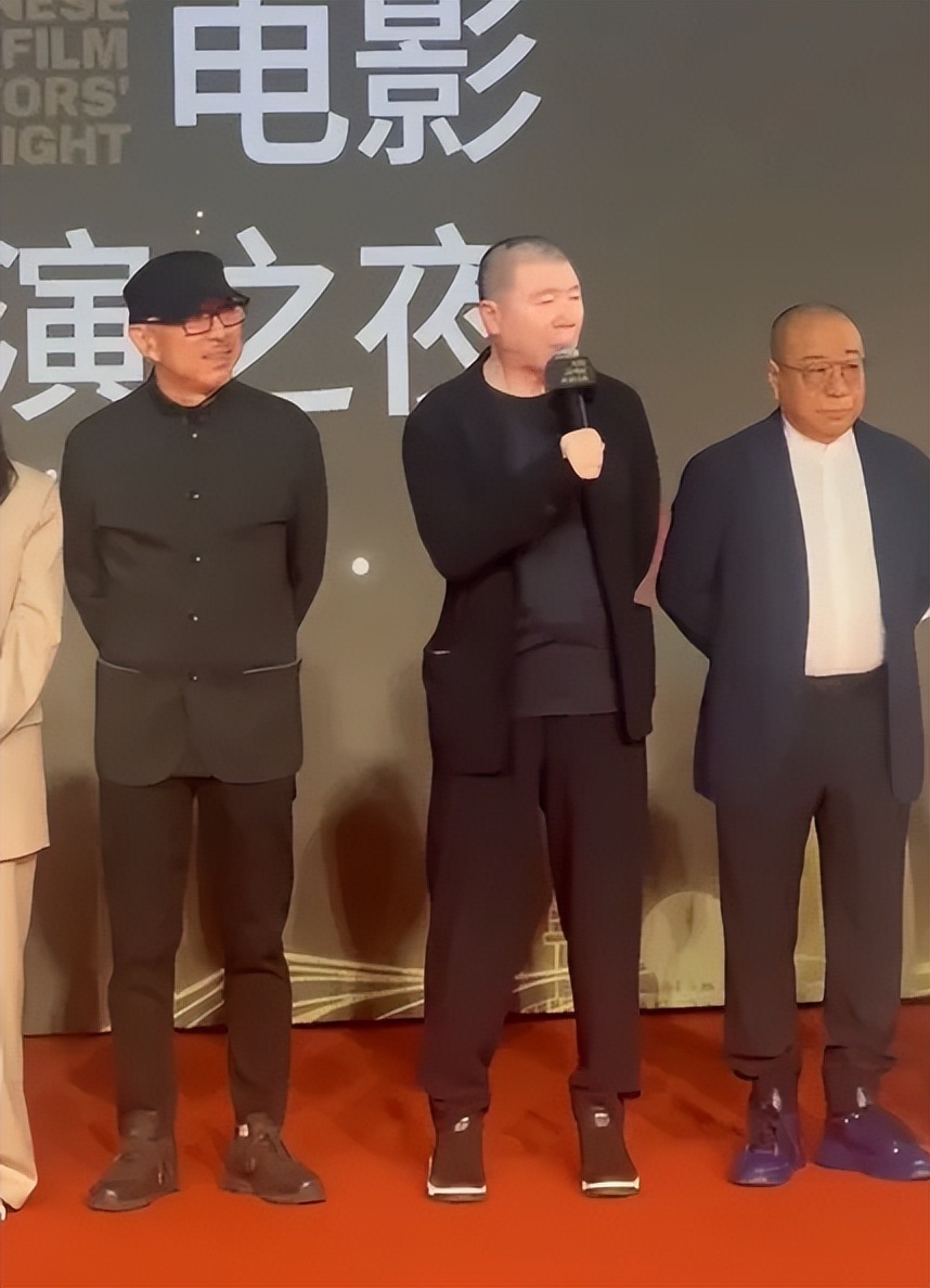 中国电影导演之夜:张艺谋乌尔善齐聚,周迅朱一龙坐同桌,蒋勤勤气质