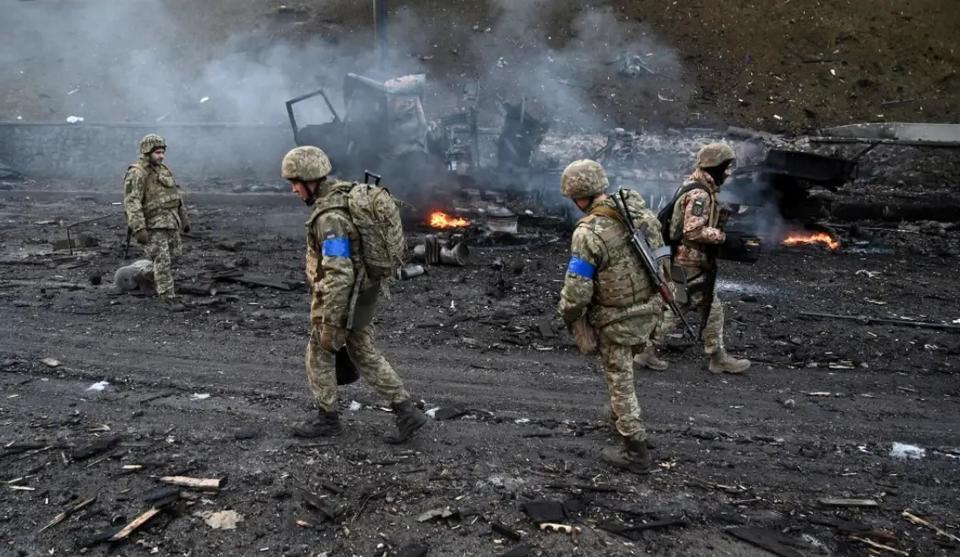 中国的无人机又玩出花了,无人机分身1变6,防空导弹根本拦不住!_腾讯新