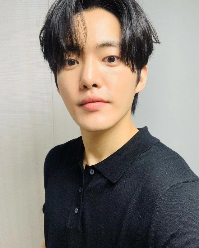 《黑暗荣耀》孙明悟必须扎起头发的原因,放下头发秒