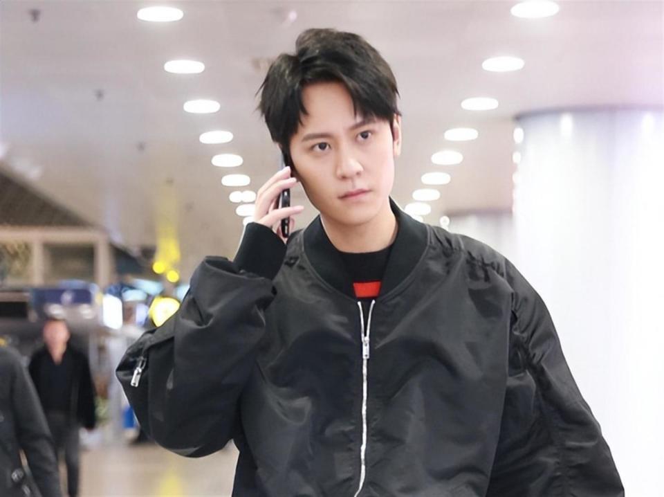 与杨紫分手后，转身恋上毛晓慧的秦俊杰，现在过得怎么样？_腾讯新闻