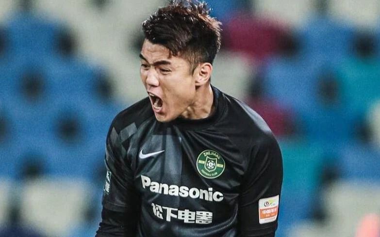 坚持召入4门将国足新一期大名单放弃蹇韬召入新人赵博