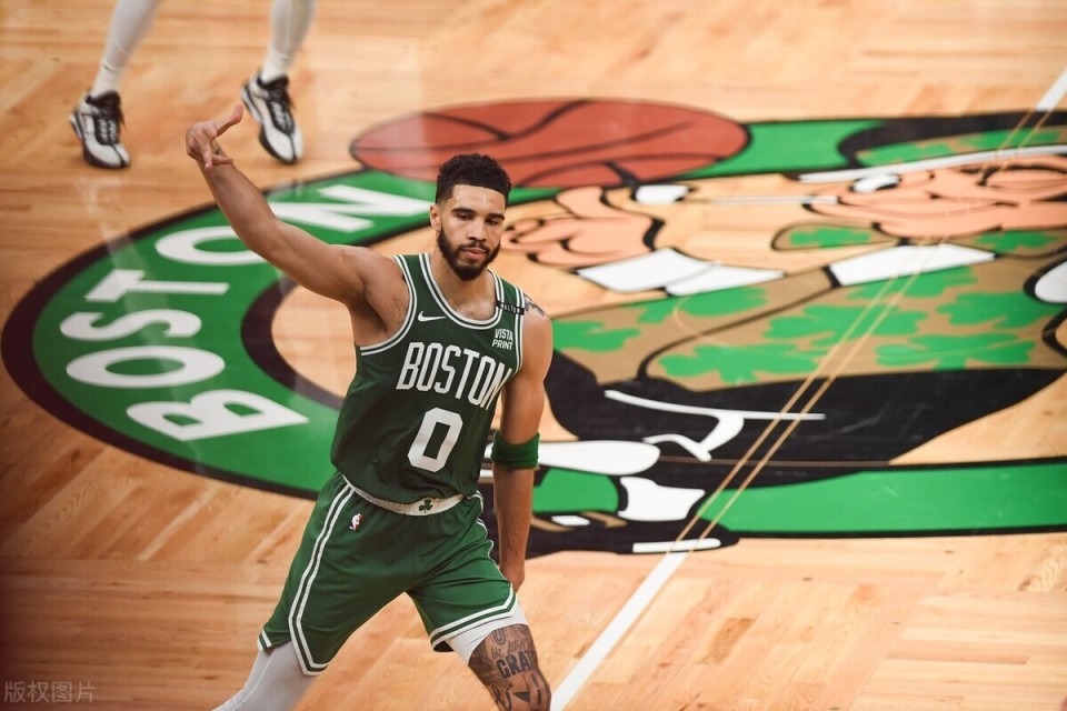 塔图姆5年3.15亿顶薪续约绿军,合同金额力压布朗