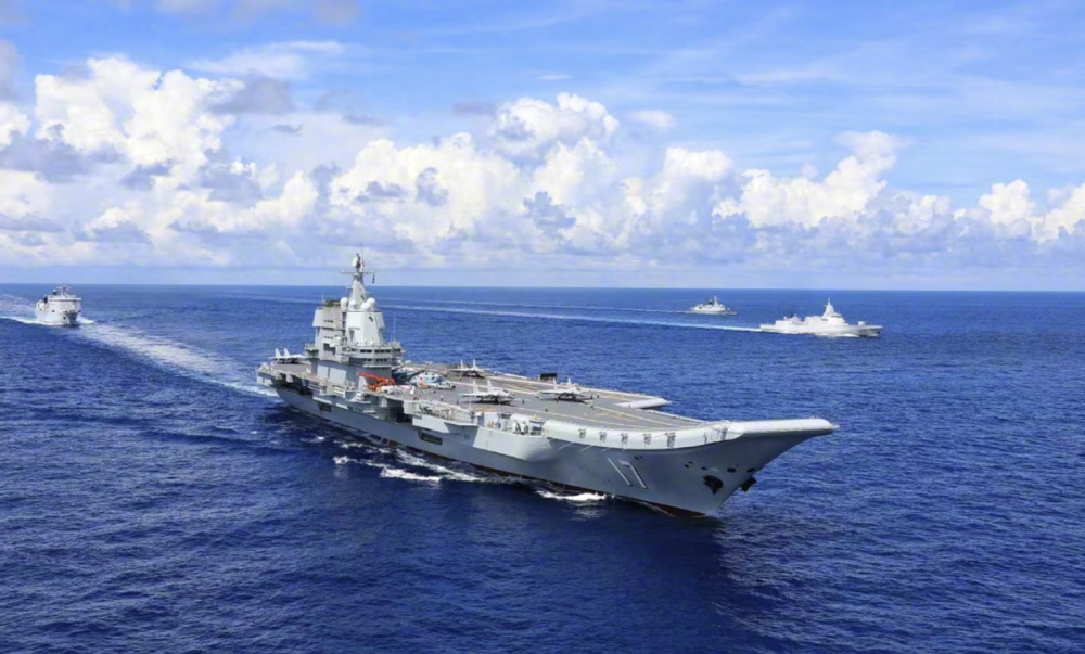 菲律宾海军记吃不记打,拒绝拖走坐滩军舰,连中国航母都不怕