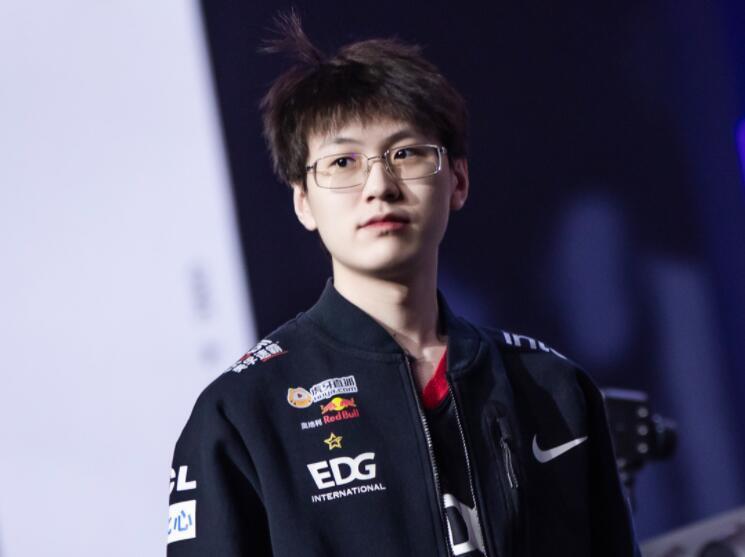 edg取胜后选手却不开心,meiko赛后采访,吐槽新ad不听指挥