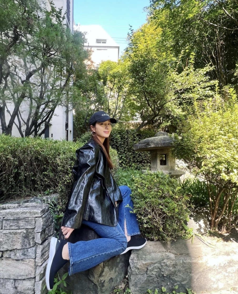 李秉宪妻子李敏贞穿牛仔裤皮夹克,展现孕妇魅力!网友猜测:怀孕使她更