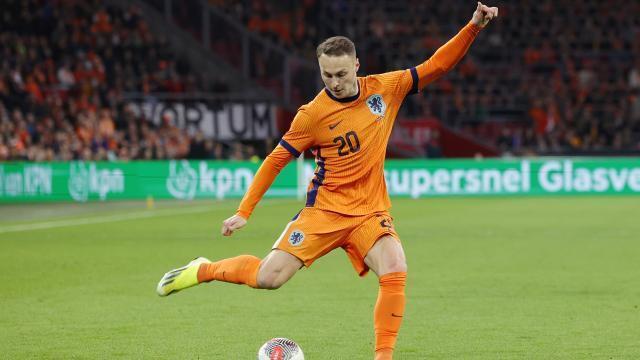 三剑客,巧合的是,三人的位置也都是1前锋,1攻击中场,1防守中场的配置