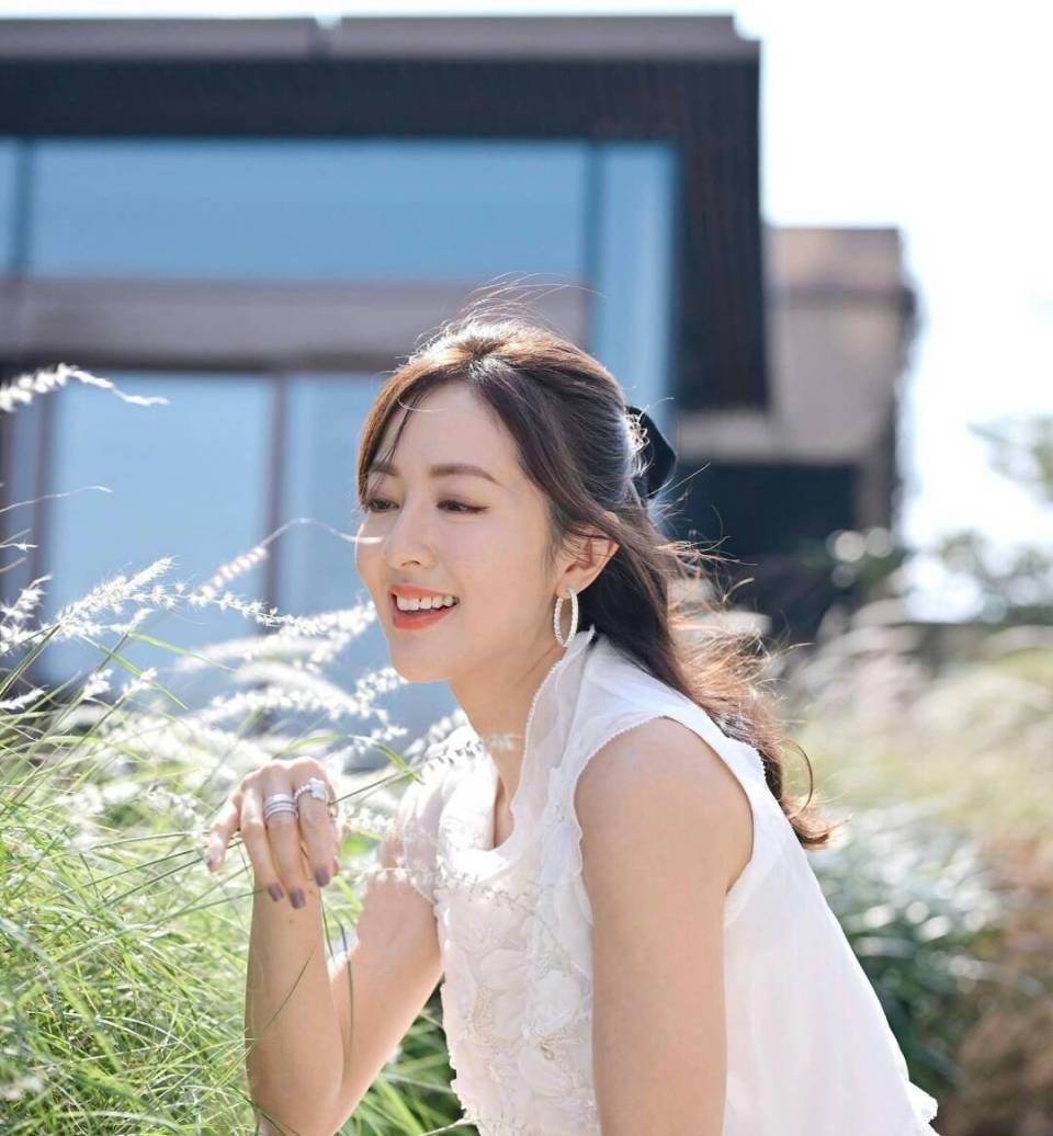 43岁唐诗咏晒豪宅内部,年租金超60万,未婚但成功跻身富婆圈