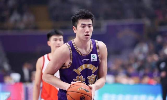 邹雨宸出场38分钟砍34分12板,归功队友笑称:挣了一笔外快-腾讯新闻
