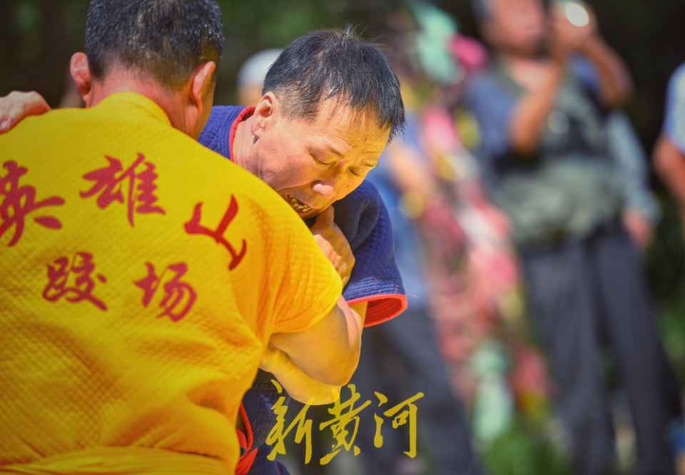 天津, 保定并称中国"四大跤城" ,而有"济南霍元甲"美誉的跤王刘学栋的