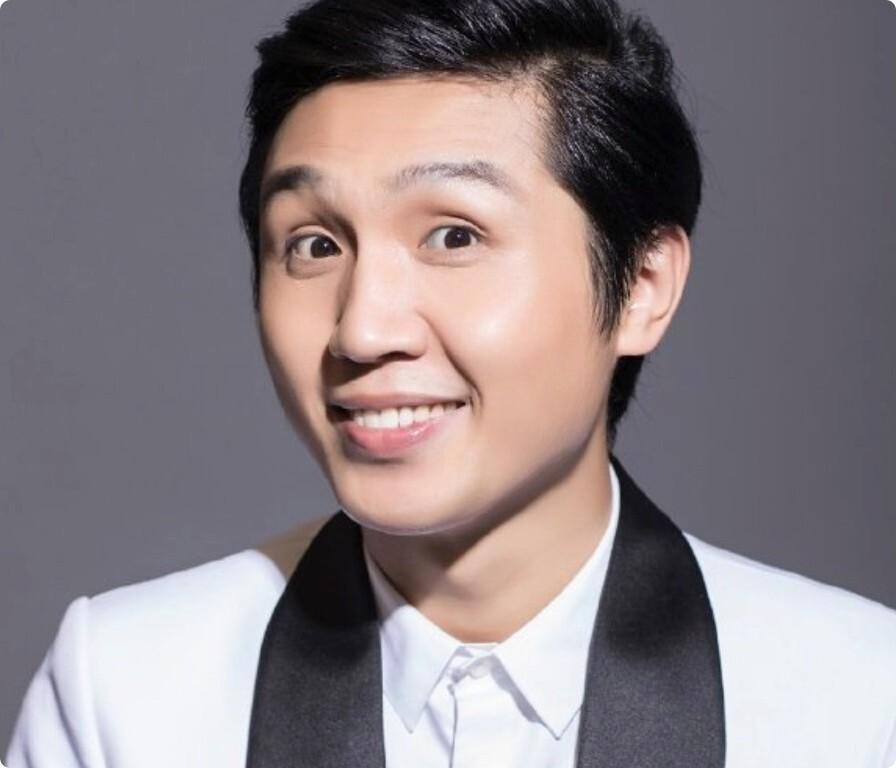 为拍《抓娃娃》断3根肋骨，曾1人扮演2000人，这次终于轮到他火了_腾讯新闻