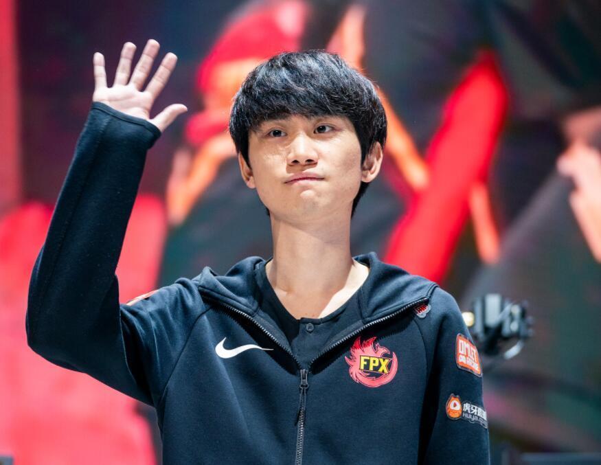 doinb消失一个多月后终于有新动态了突然出现让粉丝惊喜