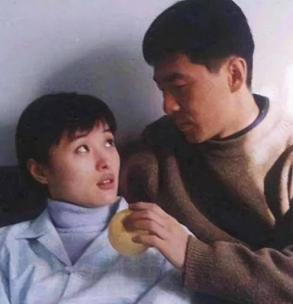 "2000年,陈建斌自己写了一部作品《菊花茶》,和导演金琛正愁着找不到