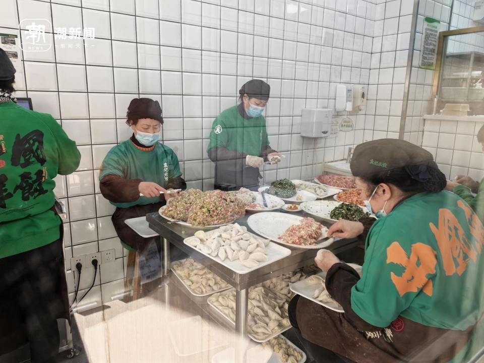 袁记云饺被立案调查上热搜，潮新闻走访杭州门店，集团公司回应了