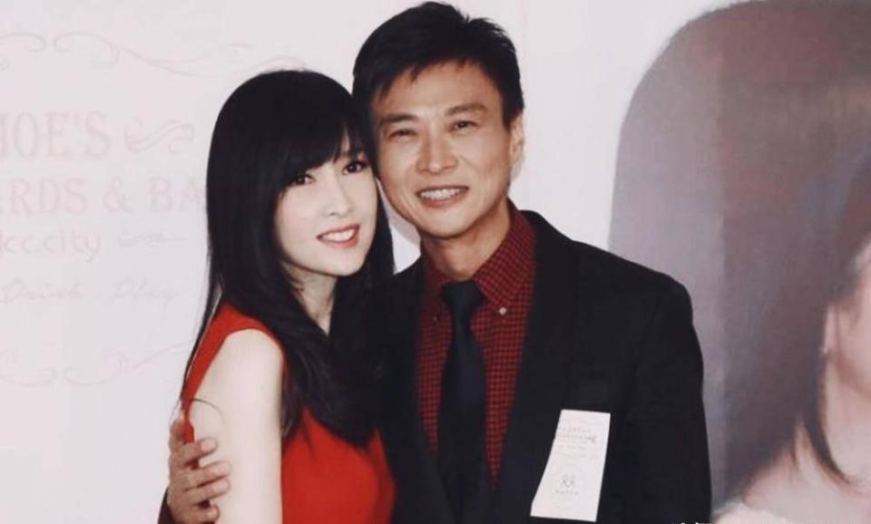 周慧敏登春晚再引回忆杀：港圈玉女掌门35年情路太唏嘘_腾讯新闻