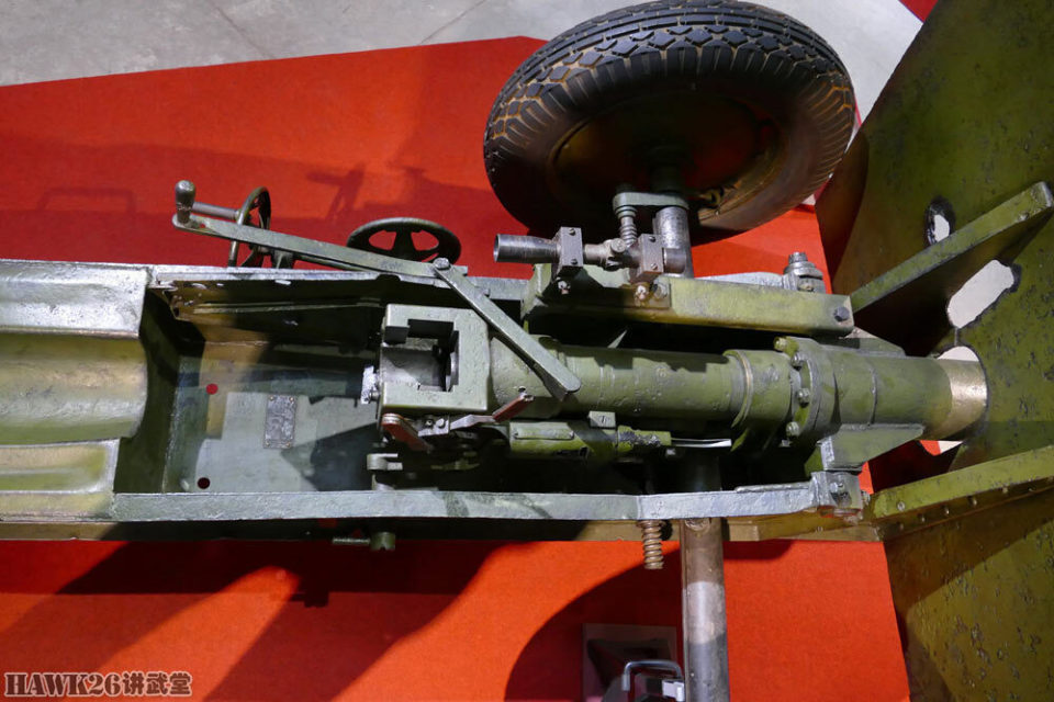 图说:7-33型45mm反坦克炮 列宁格勒围困期间制造的简化版武器