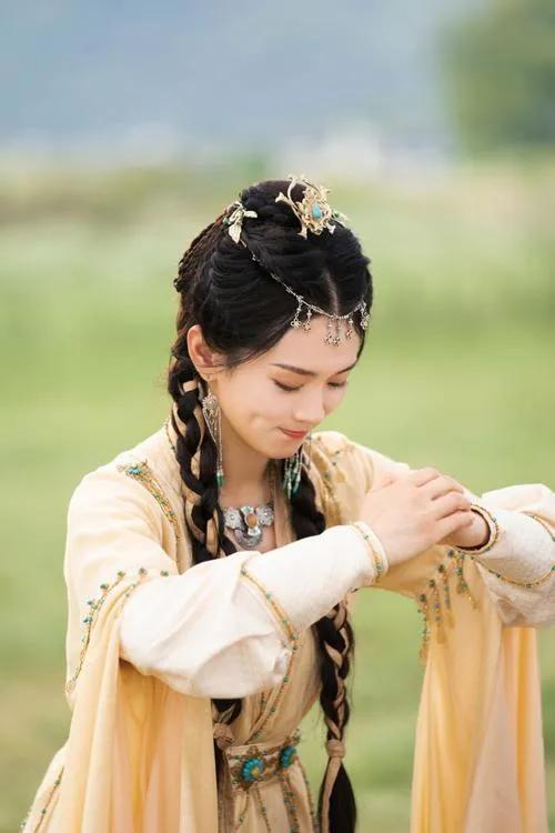 陈昊宇22岁—32岁颜值变化,24岁古装最美,如今浪姐翻红一曲出圈