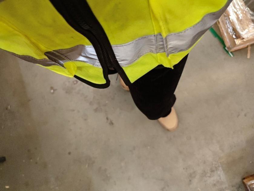 90后女生裸辞高校工作,丢下1岁女儿去澳洲,只为赚钱