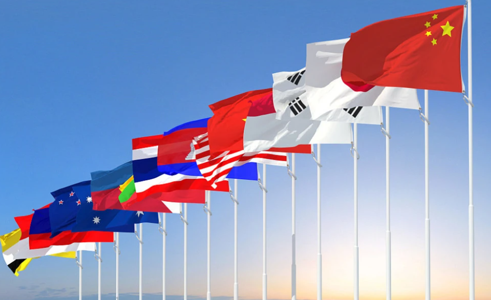 目前,中国已经和全球26个国家和地区签署了19个自贸协定,在"一带一路"