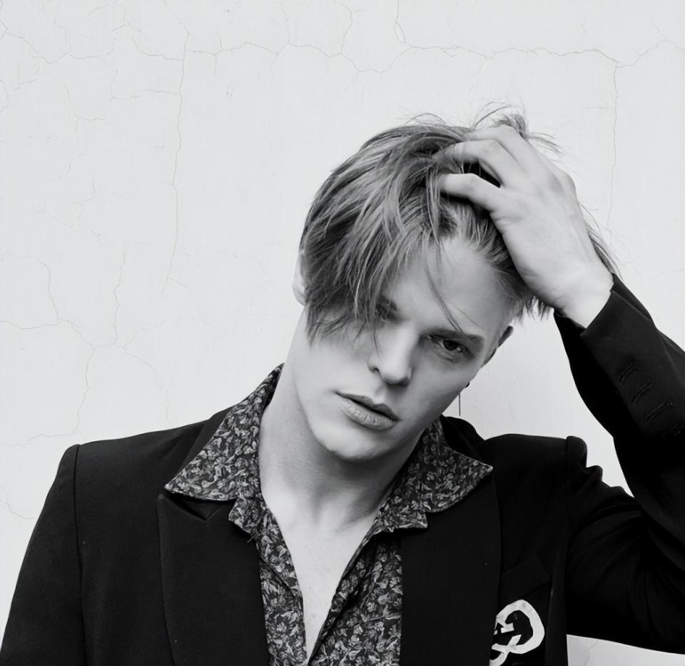 芮丹尼官宣跨国婚姻,正式成为中国一部分,妻子长相清纯气质足