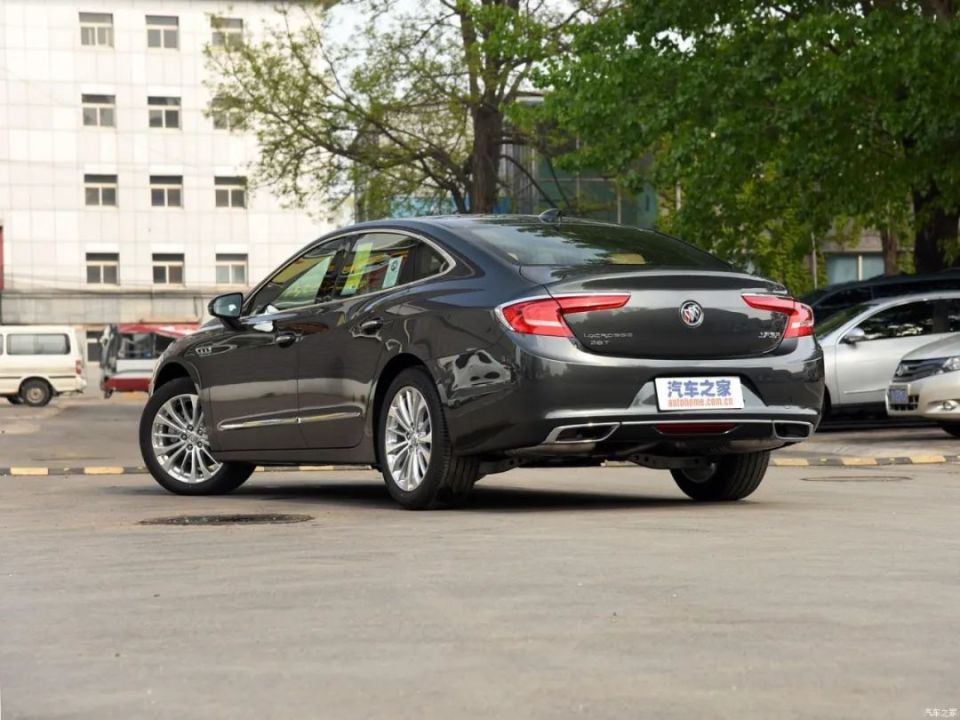 二手车别克君越车长超5米11万买台20t的合资中型车